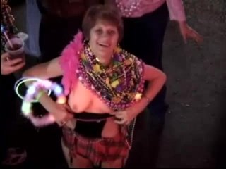 Mardi Gras - Boobs For Beads!! - Cena7 - 1