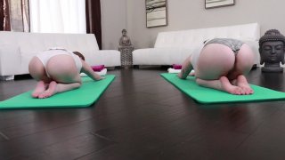 Lesbian Yoga Retreat 2 - Escena2 - 2