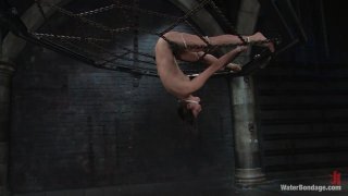 Water Bondage - Featuring Amber Rayne - Scena3 - 2