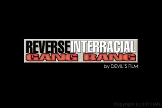 Reverse Interracial Gang Bang - Scène1 - 1