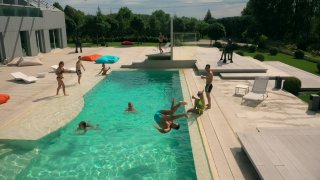 Russian Institute: Pool-Party - Escena2 - 1