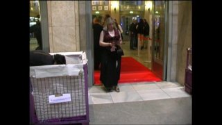 Linda Auf Der Venus - Mutti Das Erste Mal Bei Einer Erotikmesse - Scene1 - 1