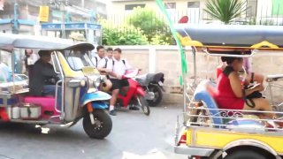 Tuk Tuk Patrol Pickup Vol. #28 - Scène3 - 1
