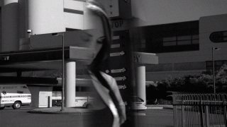 Busty Invaders From Mars - Cena2 - 1