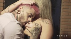 Captura de 'Blonde MILF Surprises Young Man and They End Up Having Hot Sex on the Living Room' nº 13