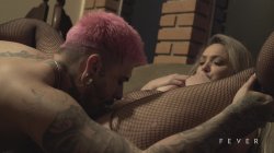 Captura de 'Blonde MILF Surprises Young Man and They End Up Having Hot Sex on the Living Room' nº 39