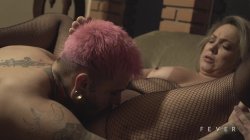 Captura de 'Blonde MILF Surprises Young Man and They End Up Having Hot Sex on the Living Room' nº 44