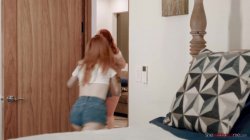 Captura de 'Horny Redheaded Stepdaughters' nº 11