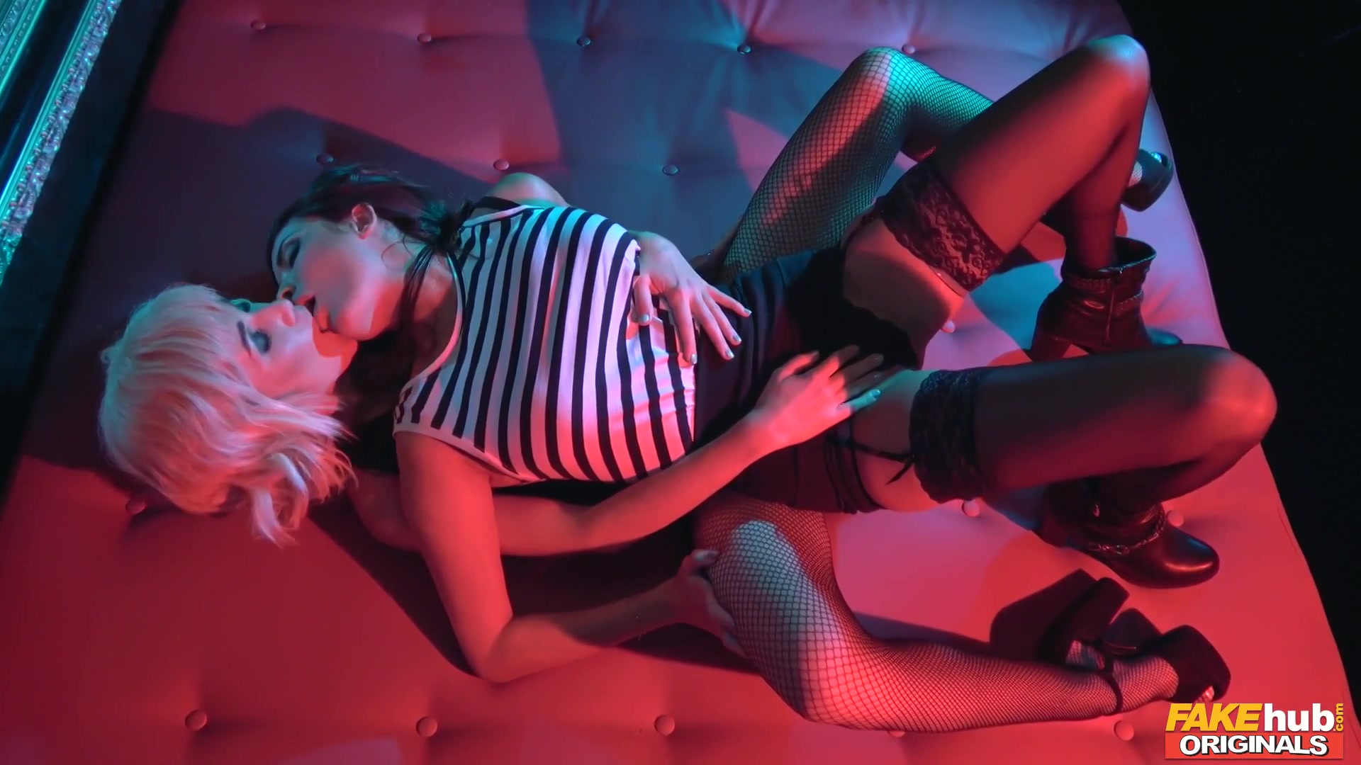 Atomic blonde lesbian