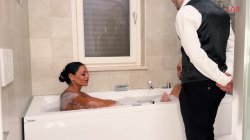 'Italian big boobs toast in the bath with DP and cum' screenshot nº 17