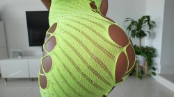 Captura de 'Perfect Body MILF - Tan in neon green lingerie' nº 1