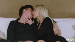 Captura de 'Busty blonde loves dirty talk and hardcore sex' nº 28