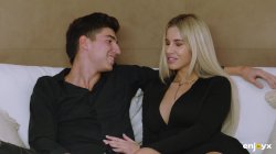Captura de 'Busty blonde loves dirty talk and hardcore sex' nº 33