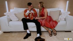 'Curvy blonde moans on hubby's dick' screenshot nº 25