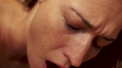 Captura de 'Veronica Leal Fucks Her Girl, Oils Her Body, and Licks Her Dripping Pussy' nº 16