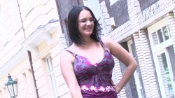 Captura de 'Curvy Brunette Gets Double Banged Doggystyle' nº 3