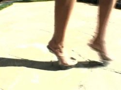 Captura de 'Naked And Famous' nº 3