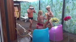 'Photo Shoot And Threesome With Two Mature Women' screenshot nº 6