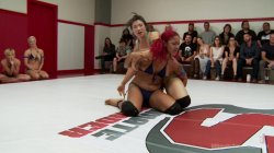 Captura de 'Ultimate Surrender - Darling Takes on Penny in a Two-On-Two Tag Match for the Last Time' nº 12