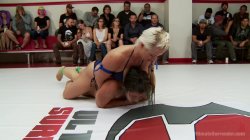 Captura de 'Ultimate Surrender - Darling Takes on Penny in a Two-On-Two Tag Match for the Last Time' nº 19