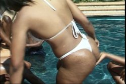 Captura de 'Anal Pool Party 5' nº 17