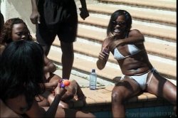 Captura de 'Anal Pool Party 5' nº 19