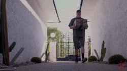 Captura de 'Hogtied - Deviant Delivery: Kristen Scott Gets HolidayTorment at Home' nº 30