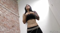 Captura de 'Interracial Gloryhole Creampies' nº 123