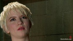 Captura de 'Porcelain Doll Feels An Electro-DP' nº 12