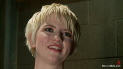Captura de 'Porcelain Doll Feels An Electro-DP' nº 13
