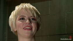 Captura de 'Porcelain Doll Feels An Electro-DP' nº 20