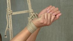 Captura de 'Hot MILF, Tight Bondage, Mind Blowing Orgasms!!' nº 42