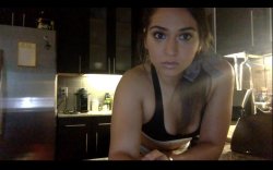 Captura de 'Sara Luvv Live: May 7, 2016' nº 1
