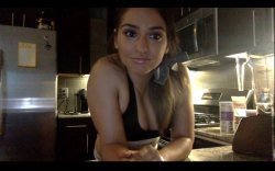 Captura de 'Sara Luvv Live: May 7, 2016' nº 11