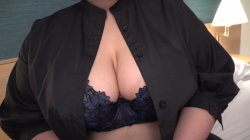 Captura de 'A Heavyset Tanned Woman With Impressive Breasts And Lower Body' nº 41