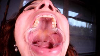 Mondo Brat Mouth POV - Escena1 - 4