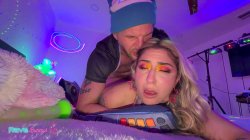 Captura de 'Rave Beauty Dahlia Noire Rides the DJ Into a Messy Creampie!' nº 106