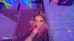 Captura de 'Rave Beauty Dahlia Noire Rides the DJ Into a Messy Creampie!' nº 28