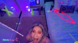 Captura de 'Rave Beauty Dahlia Noire Rides the DJ Into a Messy Creampie!' nº 29