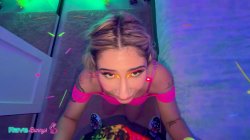 Captura de 'Rave Beauty Dahlia Noire Rides the DJ Into a Messy Creampie!' nº 31
