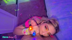 Captura de 'Rave Beauty Dahlia Noire Rides the DJ Into a Messy Creampie!' nº 45
