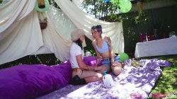 Captura de 'Emma Foxx, Lena & Thyme - Glamping' nº 15
