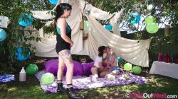 Captura de 'Emma Foxx, Lena & Thyme - Glamping' nº 21