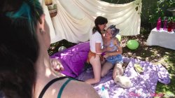 Captura de 'Emma Foxx, Lena & Thyme - Glamping' nº 22