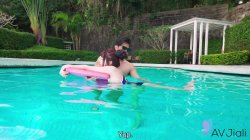 Captura de 'Rich Bratty Girl Ranako Fucks Her Swim Teacher' nº 21