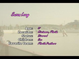100% Pure Amateur Hockey Moms #11 - Szene7 - 1