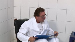 Sex-Skandal Beim Frauenarzt 5 - Scene3 - 1