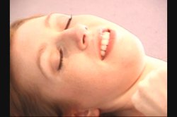 Captura de 'Bikini Babes From Burbank' nº 9
