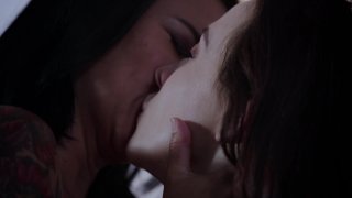 Lesbian Kissing Vol. 3 - Scène2 - 6