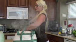 Captura de 'Lesbian Guilty Pleasures 6' nº 3